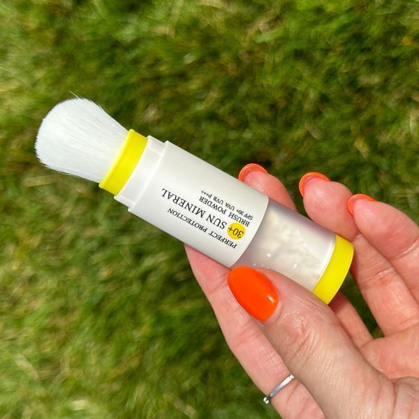 Сонцезахисна мінеральна пудра прозора з SPF 30+ Hillary Perfect Protection Sun Mineral Brush Powder Sheer Matte SPF 30+, 4 г HI-08-668 фото